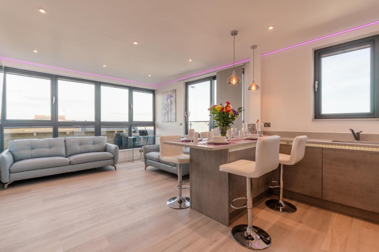 Central Penthouse With Hot Tub & Views 22 เชลเทนแฮม ภายนอก รูปภาพ
