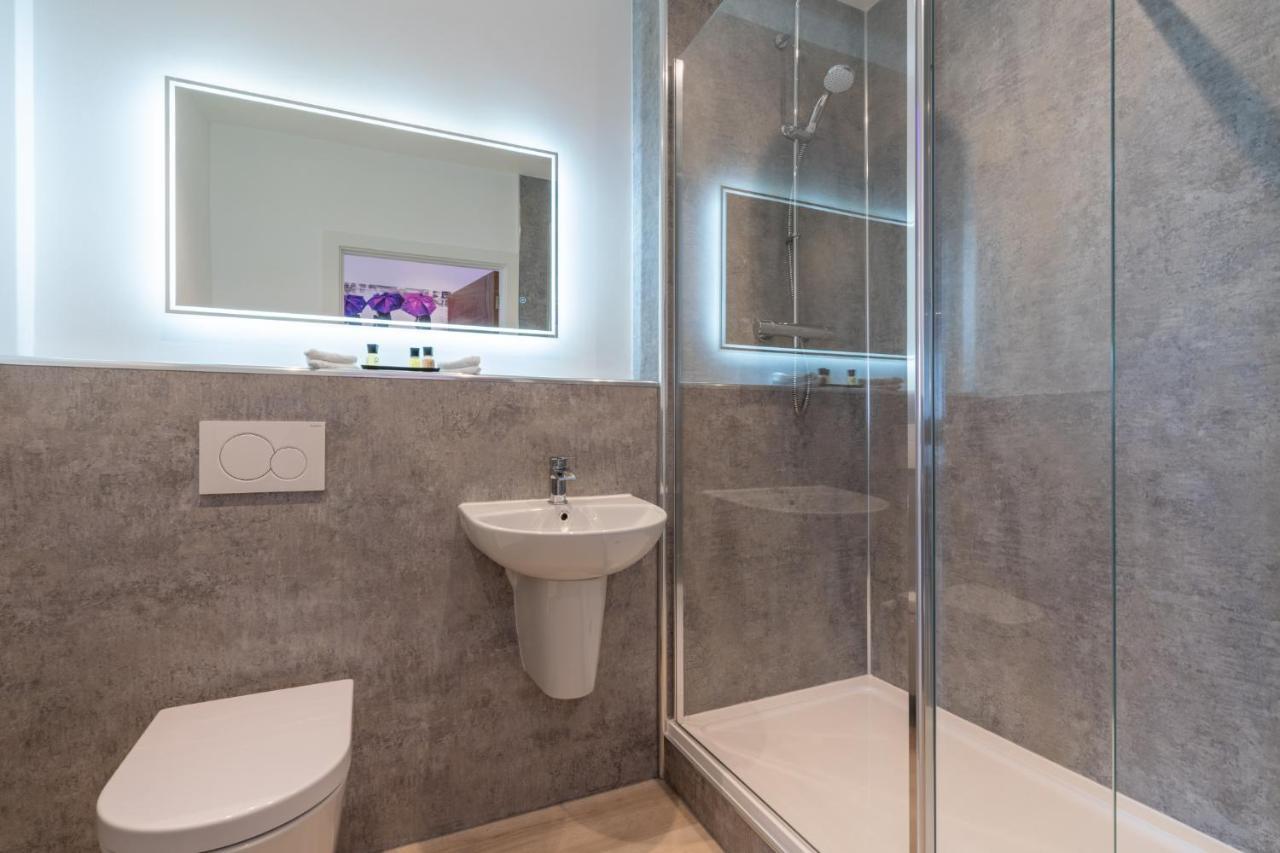 Central Penthouse With Hot Tub & Views 22 เชลเทนแฮม ภายนอก รูปภาพ