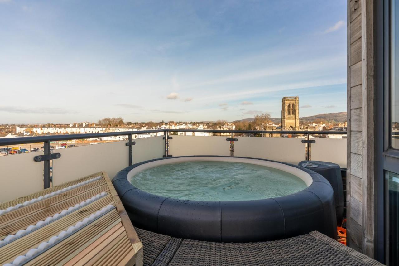 Central Penthouse With Hot Tub & Views 22 เชลเทนแฮม ภายนอก รูปภาพ
